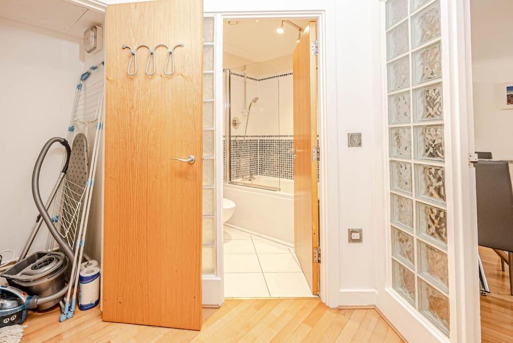 Luxury Modern 1 Bedroom In Centre Apartment
